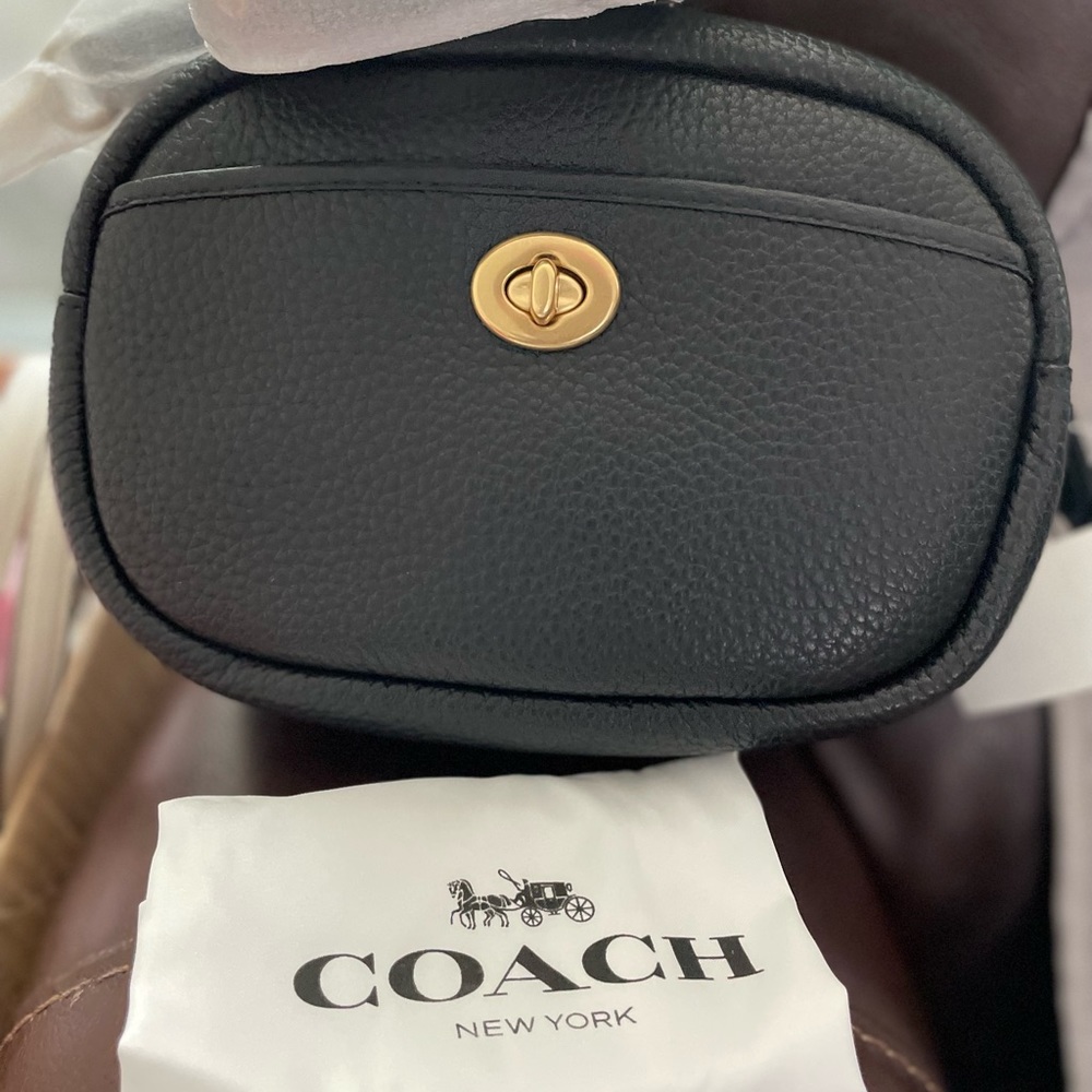 COACH
Leather Camera Bag